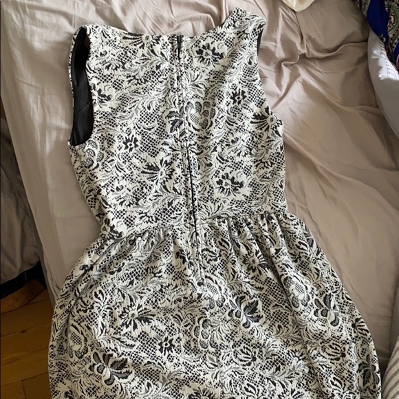 Gray and white skater flower dress size S - Picture 4 of 4